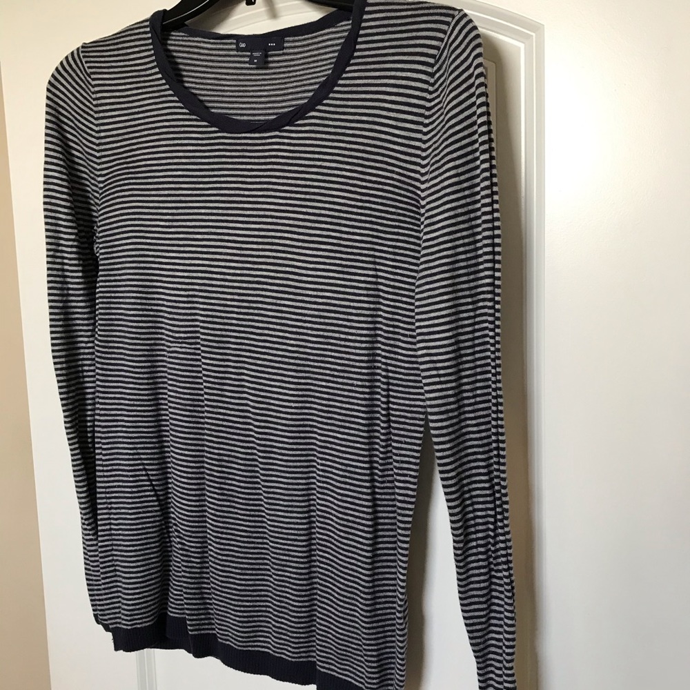 GAP sweater